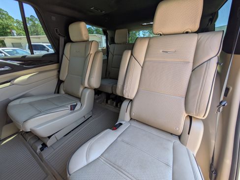 Used 2021 Cadillac Escalade Premium Luxury AWD/4WD image 10