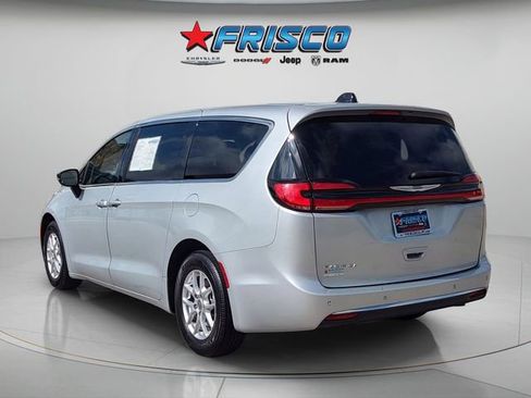 Certified 2024 Chrysler Pacifica Touring-L image 5