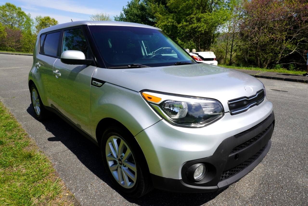 Used 2019 Kia Soul + FWD image 3