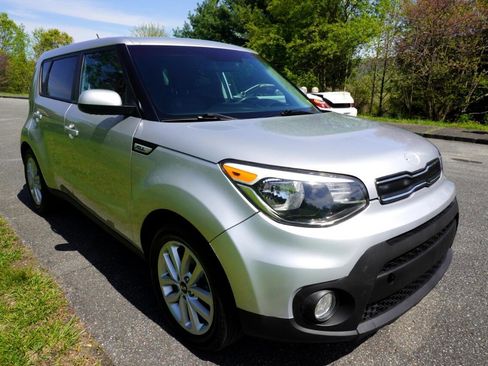 Used 2019 Kia Soul + FWD image 3