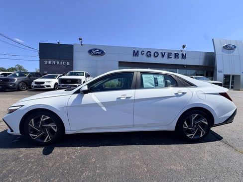 Used 2024 Hyundai Elantra Limited FWD image 4