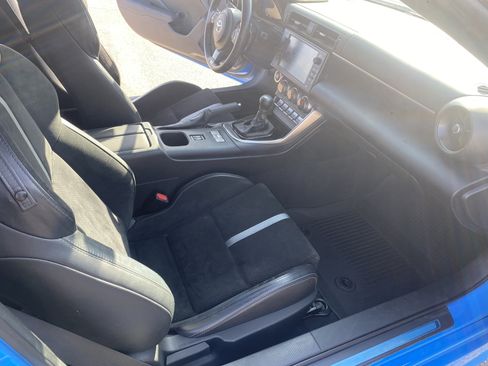 Used 2023 Toyota GR86 Premium w/ ALL Weather Mat Package (TMS) RWD image 18