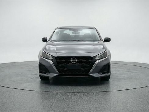 Used 2025 Nissan Altima 2.5 SV image 2