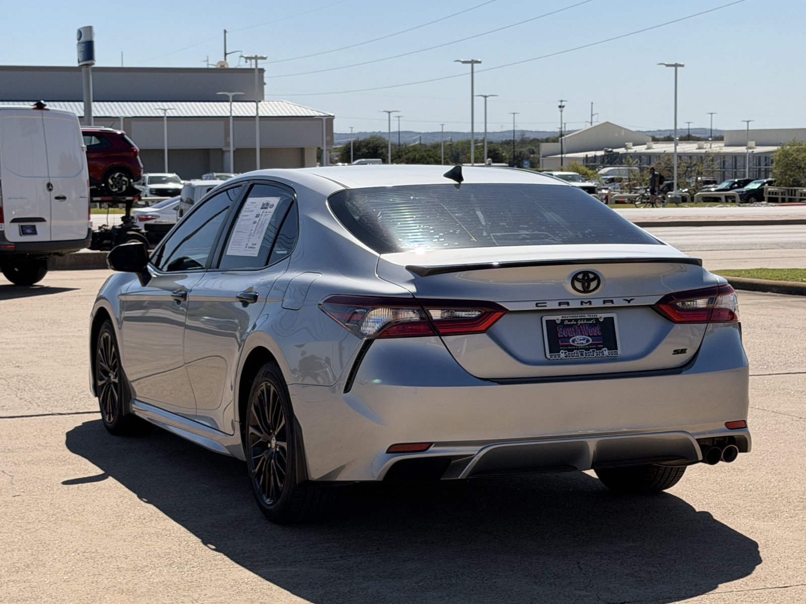 Used 2022 Toyota Camry SE FWD image 6