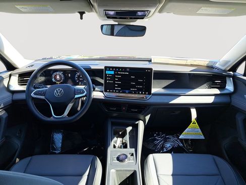 New 2025 Volkswagen Tiguan SE image 19