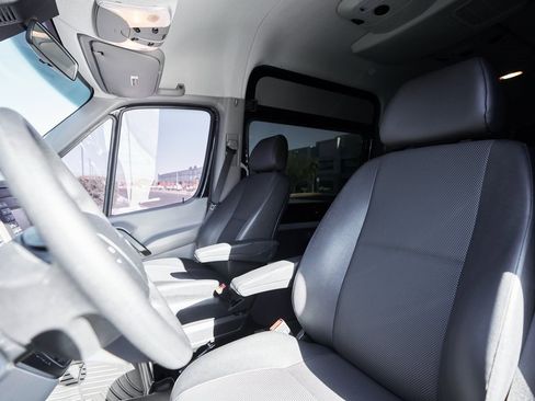 Used 2018 Mercedes-Benz Sprinter 2500 image 45
