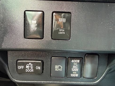 Used 2021 Toyota Tacoma SR5 w/ Trail Edition image 20