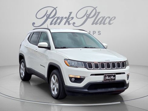 Used 2018 Jeep Compass Latitude AWD/4WD image 8