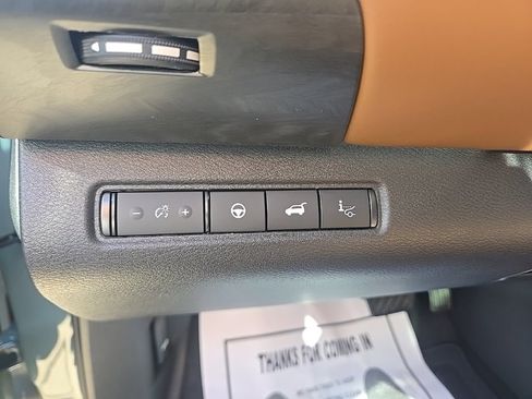 New 2026 Nissan Pathfinder Platinum image 13