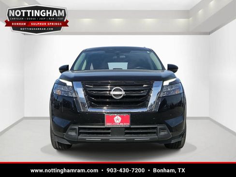 Used 2024 Nissan Pathfinder SV FWD image 2