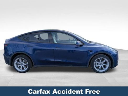Used 2023 Tesla Model Y Long Range AWD/4WD image 2