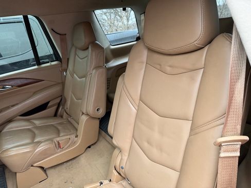 Used 2016 Cadillac Escalade Platinum image 21