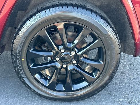 Used 2018 Jeep Grand Cherokee Altitude AWD/4WD image 24