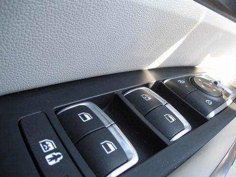 Used 2025 Kia Sorento EX image 25