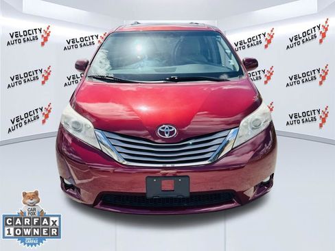 Used 2015 Toyota Sienna XLE image 8