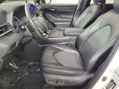 Used 2024 Toyota Highlander XSE FWD image 20
