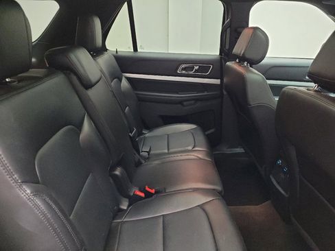Used 2017 Ford Explorer XLT w/ Equipment Group 202A AWD/4WD image 19