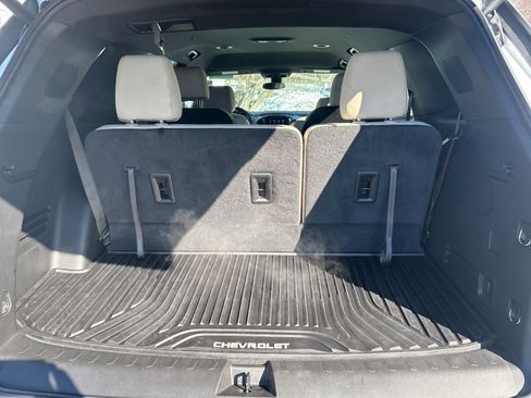 Used 2023 Chevrolet Traverse LT image 17