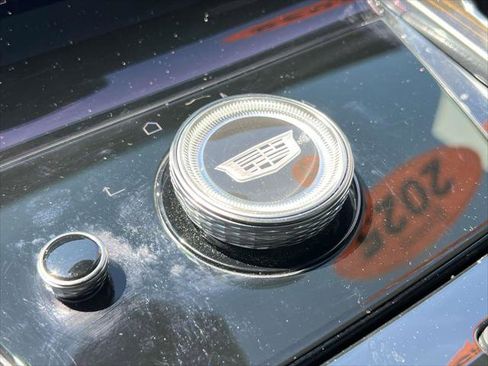 Used 2025 Cadillac Escalade ESV Premium Luxury image 34