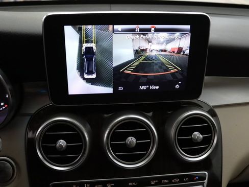 Used 2019 Mercedes-Benz GLC 300 4MATIC image 32