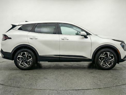 Used 2025 Kia Sportage LX FWD image 11