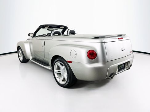 Used 2004 Chevrolet SSR w/ Preferred Equipment Group RWD image 24