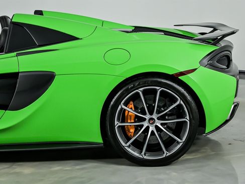 Used 2018 McLaren 570S Spider image 9
