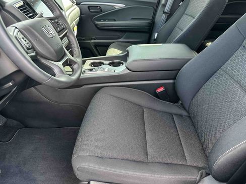 Used 2025 Honda Ridgeline Sport image 13