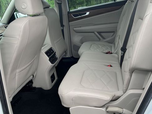 Used 2024 Volkswagen Atlas SE AWD/4WD image 20