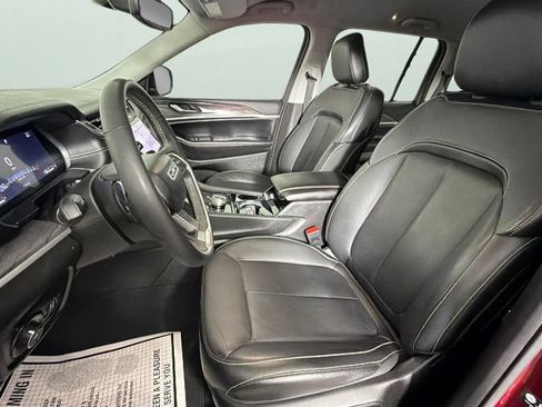 Used 2023 Jeep Grand Cherokee Limited w/ Black Appearance Package RWD image 17