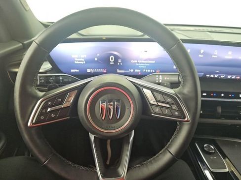 Used 2025 Buick Enclave Preferred image 9