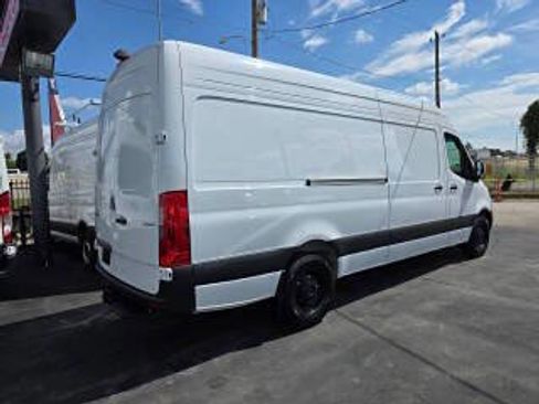 Used 2025 Mercedes-Benz Sprinter 2500 image 6