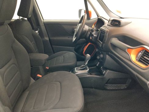 Used 2020 Jeep Renegade Latitude FWD image 21