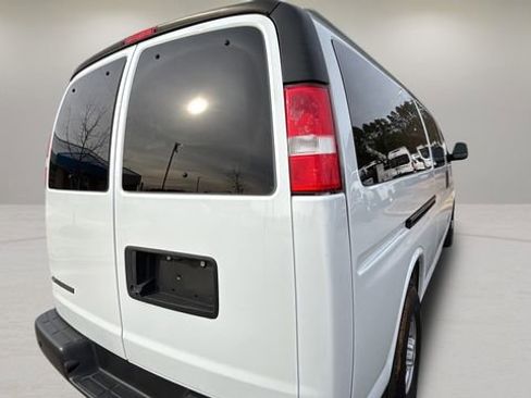 Used 2022 Chevrolet Express 3500 LS image 33