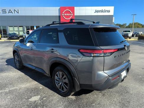 Certified 2023 Nissan Pathfinder SV w/ SV Premium Package image 7