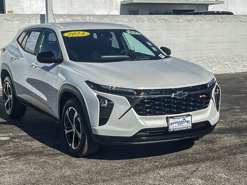 Used 2024 Chevrolet Trax RS w/ Driver Confidence Package image 3