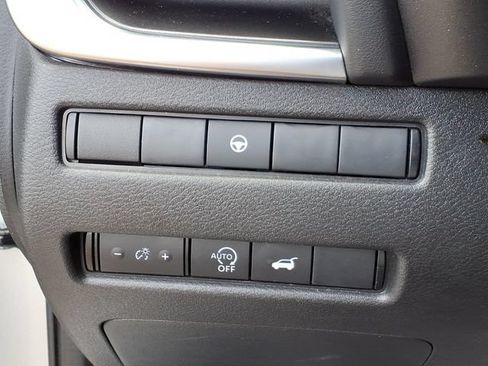 Used 2025 Nissan Rogue SV FWD image 19
