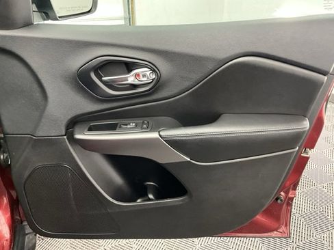 Used 2019 Jeep Cherokee Latitude Plus w/ Comfort/Convenience Group image 15