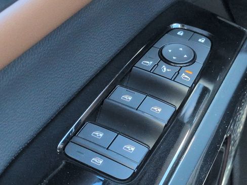 New 2026 Nissan Pathfinder Platinum FWD image 27