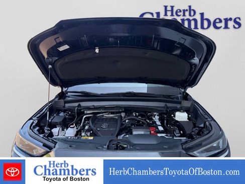 Used 2025 Toyota Grand Highlander AWD image 8