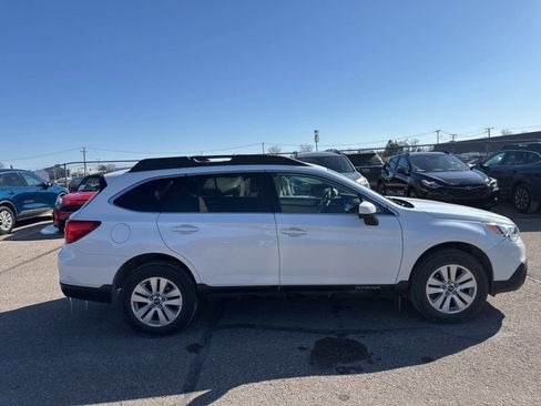 Used 2017 Subaru Outback 2.5i Premium image 9