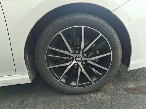 Used 2022 Toyota Camry SE FWD image 4