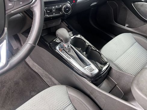 Used 2025 Chevrolet Trax LT w/ LT Convenience Package FWD image 39