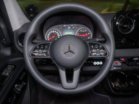 Used 2021 Mercedes-Benz Sprinter 2500 image 20