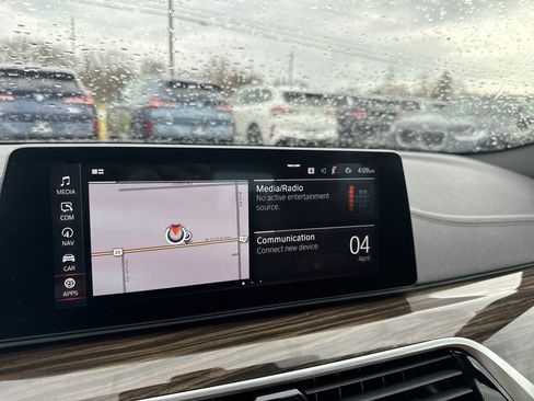 Used 2020 BMW 530i xDrive w/ M Sport Package image 15