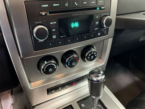 Used 2010 Jeep Liberty Limited image 14