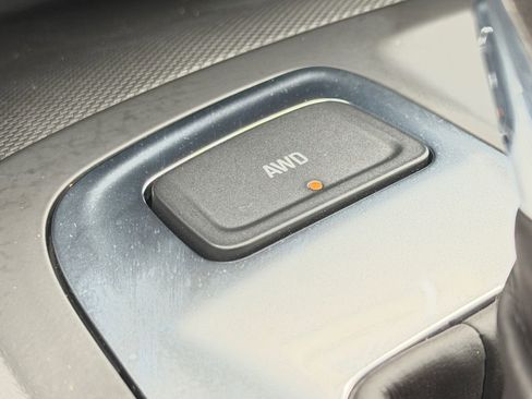 Used 2021 Chevrolet Equinox LT image 33