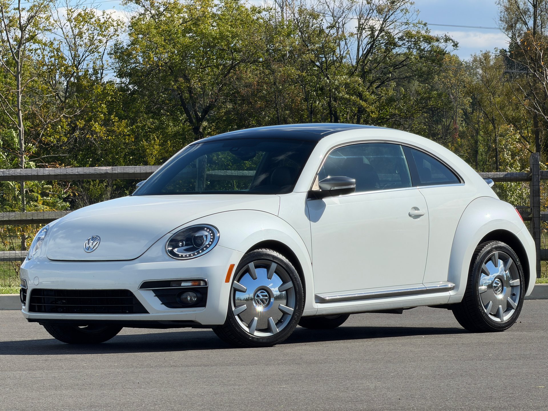 Used 2014 Volkswagen Beetle TDI FWD image 2