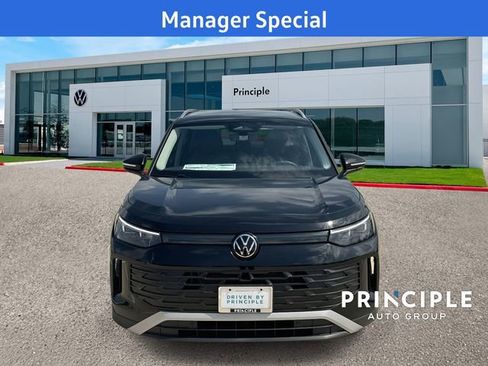 New 2025 Volkswagen Tiguan SE FWD image 2
