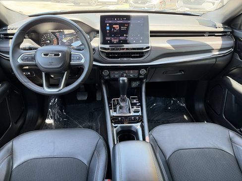 Used 2025 Jeep Compass Trailhawk AWD/4WD image 13